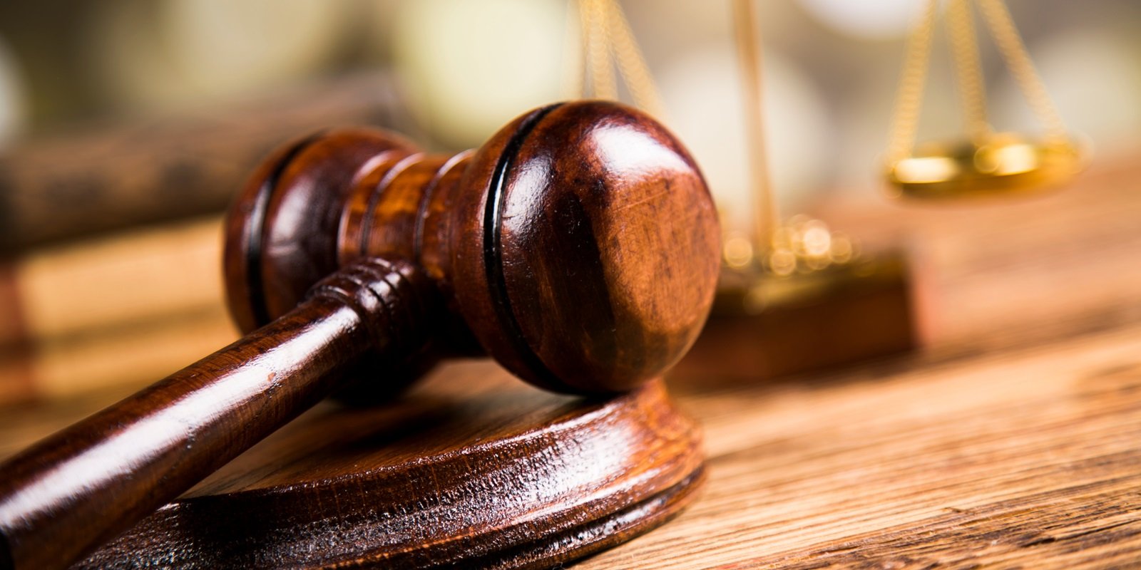 Federal judge certifies class action lawsuit against Hubble Contacts 1 Gavel Scale Courtroom Hero